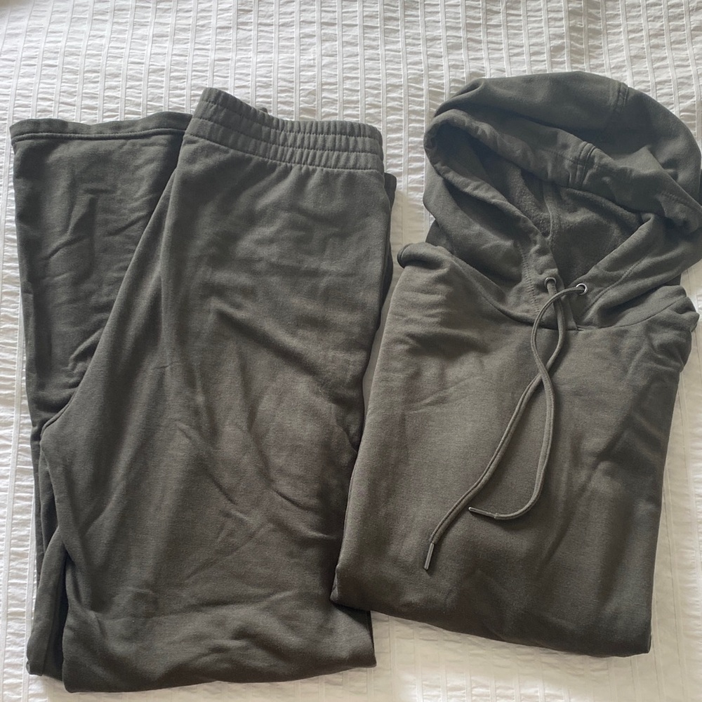 NWOT Olive Green Women's Lounge Set